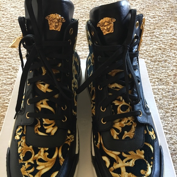 Authentic VERSACE sneakers - Picture 2 of 2